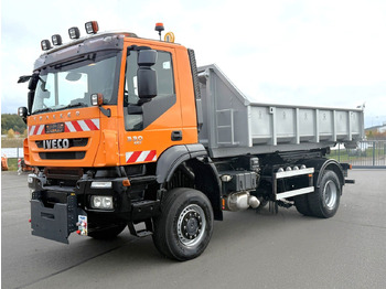 Hákový nosič kontajnerov IVECO Trakker