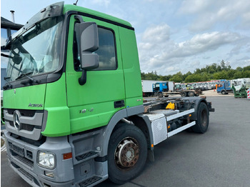 Podvozek s kabinou MERCEDES-BENZ Actros 1832