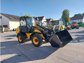 Kolesový nakladač JCB 409
