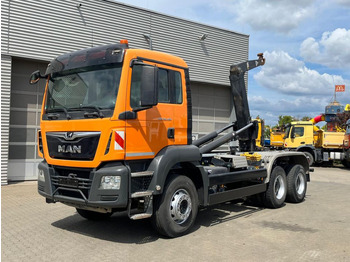 Hákový nosič kontajnerov MAN TGS