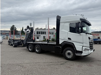 Nákladné vozidlo na prepravu dreva DAF XF 530