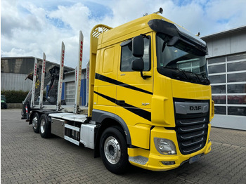 Nákladné vozidlo na prepravu dreva DAF XF 530
