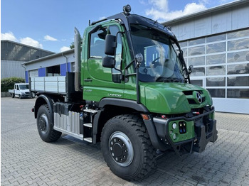 Sklápač UNIMOG