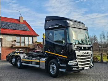 Hákový nosič kontajnerov DAF XD 450