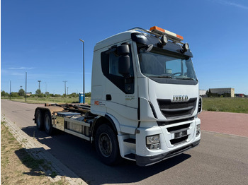 Hákový nosič kontajnerov IVECO Stralis 560
