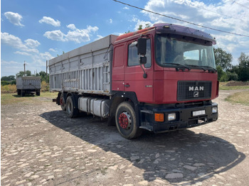Valníkový/ Plošinový nákladný automobil MAN 25.422