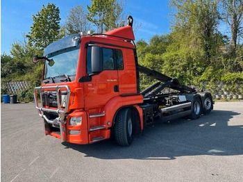 Hákový nosič kontajnerov MAN TGS 26.480