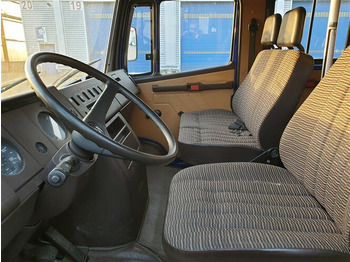 Interior photo 1: Plachtové nákladné vozidlo Mercedes-Benz 508 D 4x2 Doka 508 D 4x2 Doka, EX-THW Interior photo 1: Plachtové nákladné vozidlo Mercedes-Benz 508 D 4x2 Doka 508 D 4x2 Doka, EX-THW