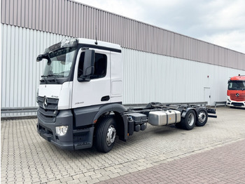 Podvozek s kabinou MERCEDES-BENZ Actros 2548