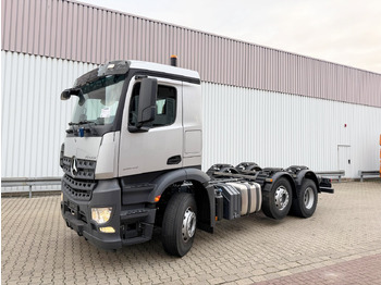 Podvozek s kabinou MERCEDES-BENZ Arocs