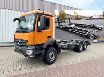 Podvozek s kabinou MERCEDES-BENZ Arocs