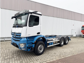 Podvozek s kabinou MERCEDES-BENZ Arocs 2651