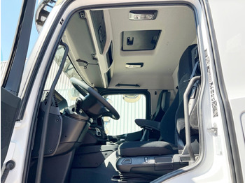 Interior photo 1: Leasing Mercedes-Benz Arocs 3240 8x4 Arocs 3240 8x4 Mercedes-Benz Arocs 3240 8x4 Arocs 3240 8x4 Interior photo 1: Leasing Mercedes-Benz Arocs 3240 8x4 Arocs 3240 8x4 Mercedes-Benz Arocs 3240 8x4 Arocs 3240 8x4
