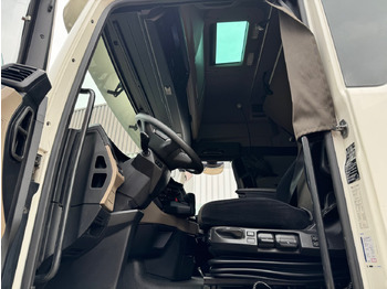 Interior photo 1: Ťahač MAN TGX 33.510 6x4 BL SA TGX 33.510 6x4 BL SA, Retarder, GX-Fahrerhaus