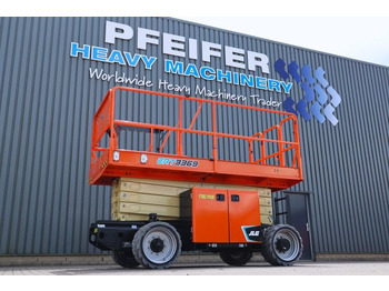 Samohybná plošiny JLG