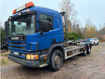 Hákový nosič kontajnerov SCANIA 124G 420