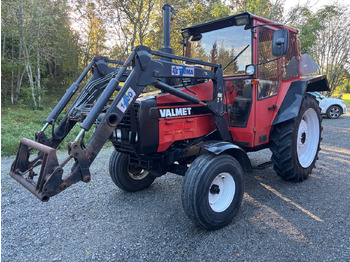 Traktor VALMET