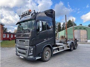 Nákladné vozidlo na prepravu dreva VOLVO FH16