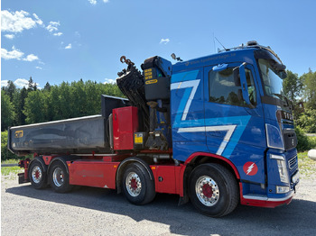 Auto s hydraulickou rukou