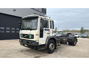 Podvozek s kabinou VOLVO FL 220