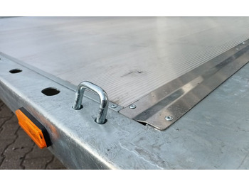 Prepravník stavebných strojov