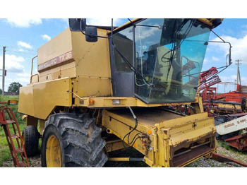 Obilný kombajn NEW HOLLAND TX36