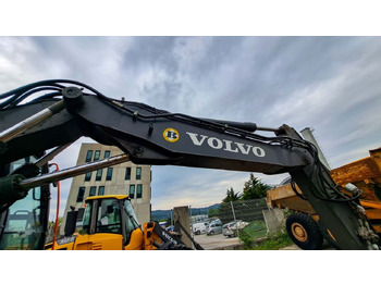 Výložník VOLVO