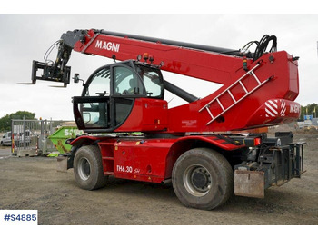 Teleskopický nakladač MAGNI RTH