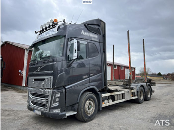 Nákladné vozidlo na prepravu dreva VOLVO FH16