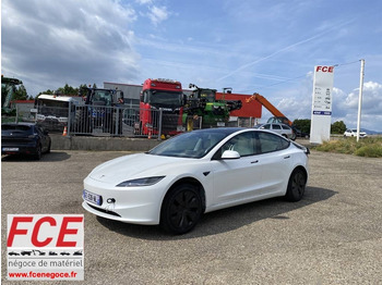 Automobil TESLA
