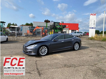 Automobil TESLA