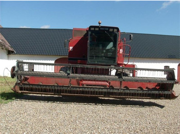 Obilný kombajn CASE IH