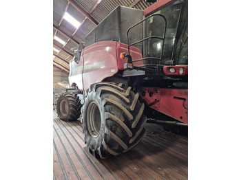 Obilný kombajn CASE IH Axial-Flow