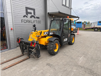 Teleskopický nakladač JCB