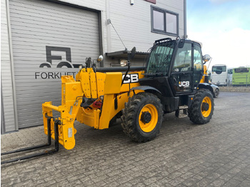 Teleskopický nakladač JCB