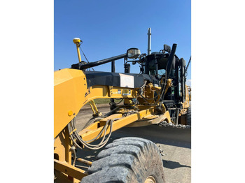 Zrovnávač CATERPILLAR 120