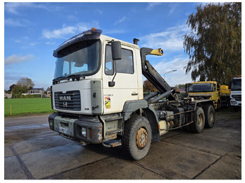 Hákový nosič kontajnerov MAN