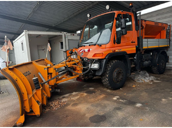 Nákladné auto UNIMOG U400