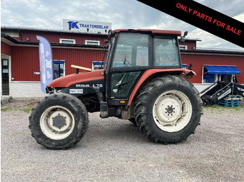 Traktor NEW HOLLAND