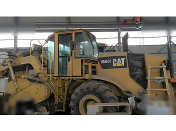 Stabilizátor zeminy CATERPILLAR