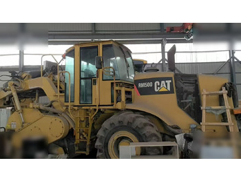 Stabilizátor zeminy CATERPILLAR