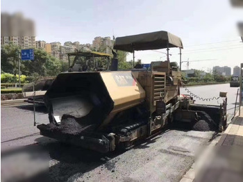 Finišer CATERPILLAR