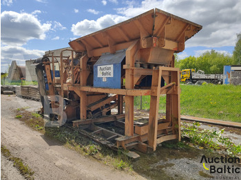 Stroj na obrábanie pôdy