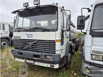 Cisternové vozidlo VOLVO FL6