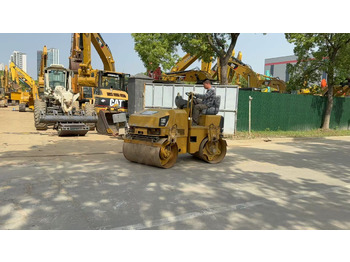 Valec CATERPILLAR CB24B
