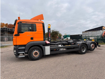 Hákový nosič kontajnerov MAN