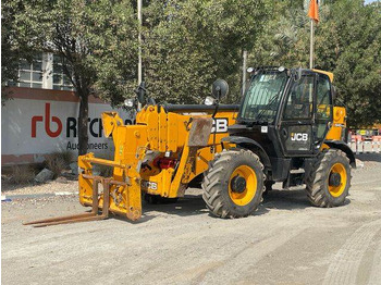 Teleskopický nakladač JCB