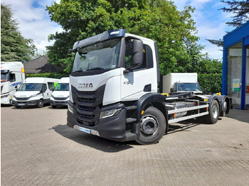 Hákový nosič kontajnerov IVECO