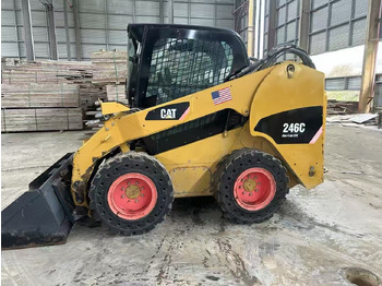 Šmykom riadený nakladač CATERPILLAR