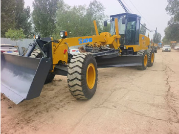 Zrovnávač XCMG GR1803